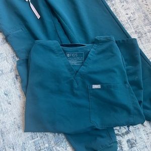 Figs Scrubs Caribbean Blue M top/S jogger bottoms